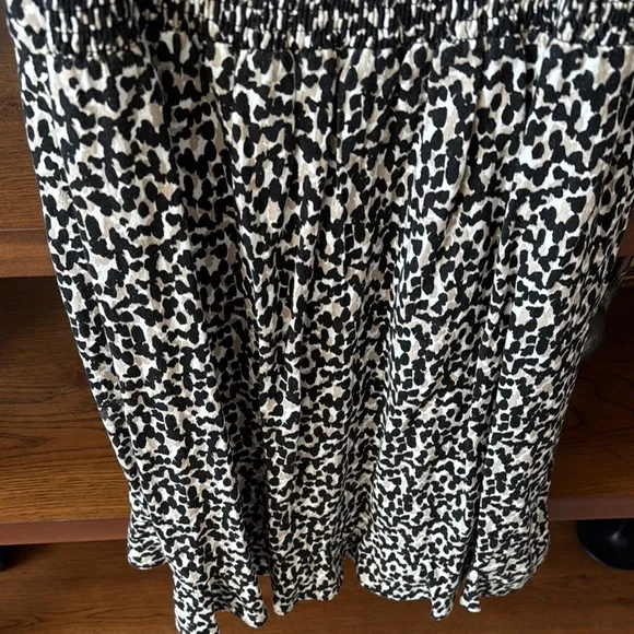 Old Navy Black and White Midi Dress - Picture 5 of 6